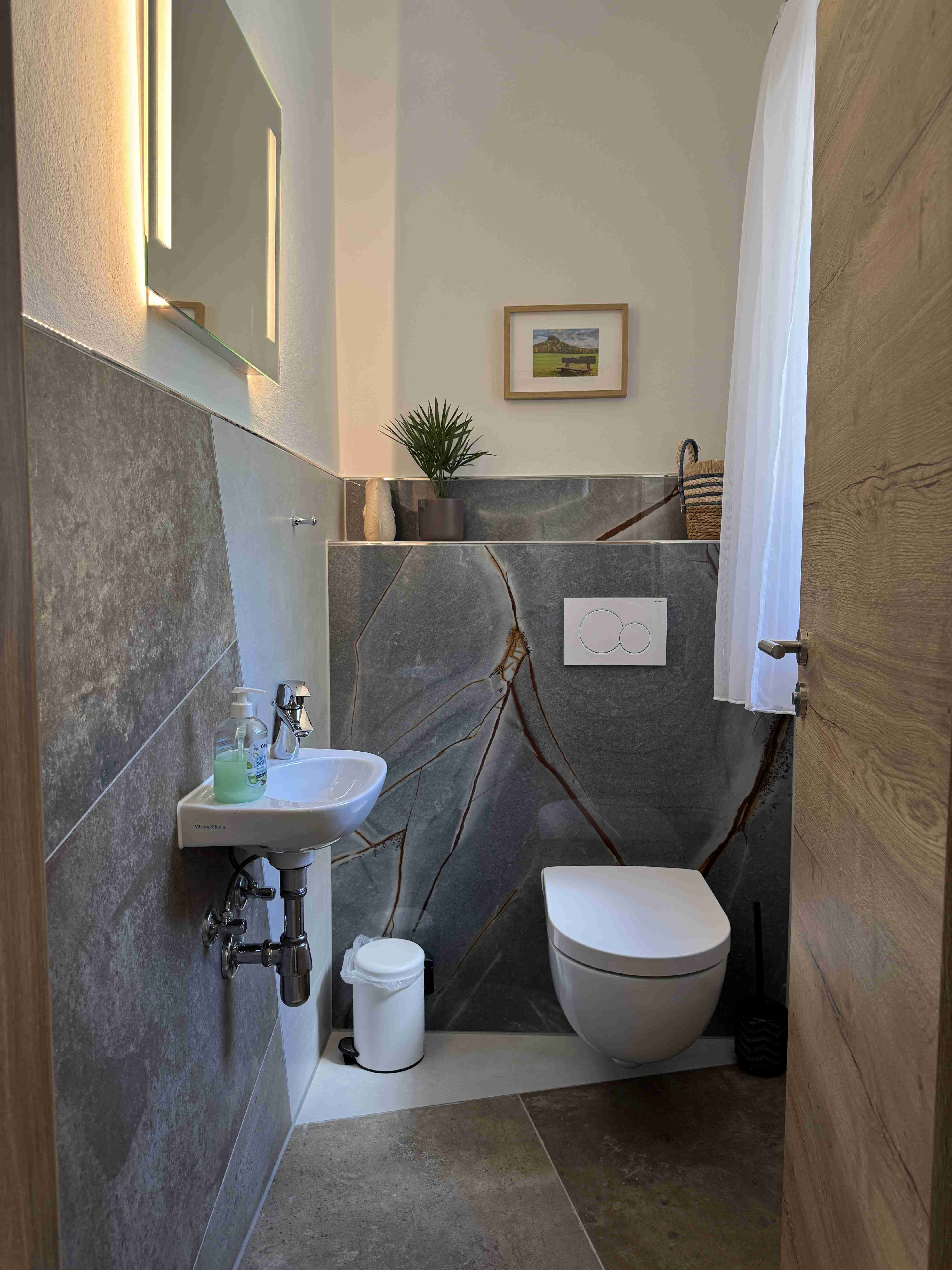 images/ferienhaus_lilienstein/hohe_liebe/wc.JPG#joomlaImage://local-images/ferienhaus_lilienstein/hohe_liebe/wc.JPG?width=4284&height=5712